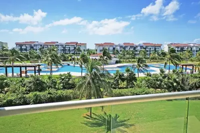 Image de Luxury and Comfort for couples or families in front of the beach.