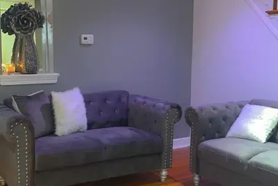 Image de Cozy and Comfortable in the Northeast. Nurses and Teachers are welcome.