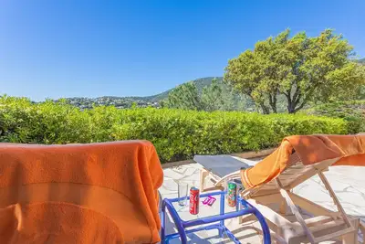 Image de Appartement 'Appart Rez De Jardin Vue Mer' avec vue sur mer, terrasse privée et Wi-Fi