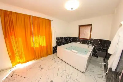 Image de Apartment with jacuzzi in the very center of the city Sarajeva