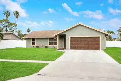 Image de Upscale 4br Oasis- Tranquil Patio, Prime Location