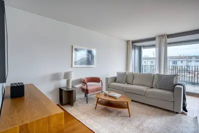Image de Stylish St. Johann 2br w/ Parking & W/D, nr River, by Blueground