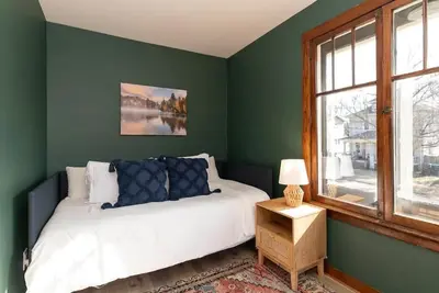 Image de Historic Craftsman, just 8 minutes from downtown Kalamazoo.