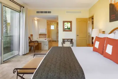 Image de ✩ 1br Suite ✩ Private Balcony ✩ Jetted Tub ✩ 952 sq. ft ✩