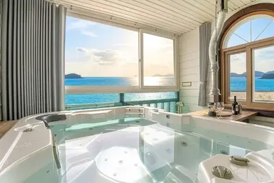 Image de Ganghwa Nakjogaboineun spa Pension