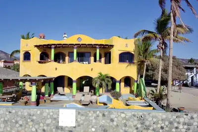 Casa Perfecta. Luxury Beachfront House in Central Los Barriles