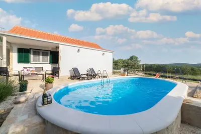 Image de Maison pour la famille avec la piscine Veliki BroÄŤanac, Zagora (K-22666)