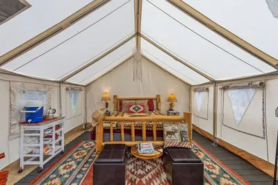 Image de Pet-friendly and Peaceful Glamping Tent \"The Ranch Hand\" + Hot Tub near Missoula
