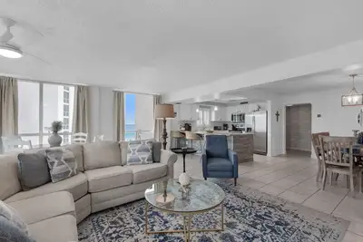 Image de Beautiful 3-bedroom with Gulf views, WiFi, and Beach Service on Holiday Isle