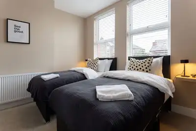 Broughton Place 3: 3br Modern Flat in Liverpool