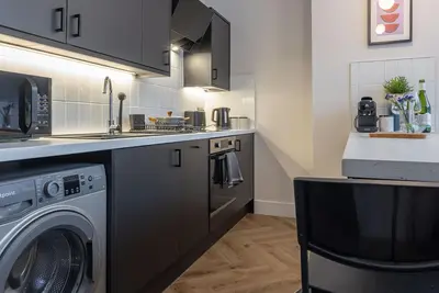 Broughton Place 2: 1br Modern Flat in Liverpool