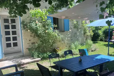 Image de Maison ancienne au coeur des Champs de Lavandes en Drôme Provençale.