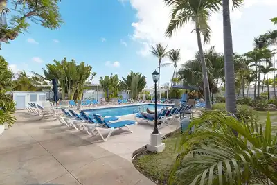 Image de Amazing Sunbury Plantation Tour! Deluxe Room with Full Balcony! Parking, Pool!