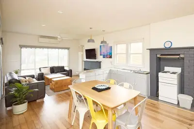 Classic Beach Abode - Torquay