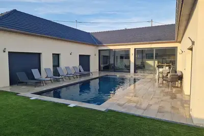 Image de maison de 5 chambres  pour 8 personnes.