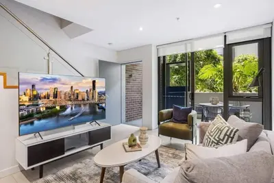 Image de Circle on Cavill - 1 Bedroom + Study Hinterland