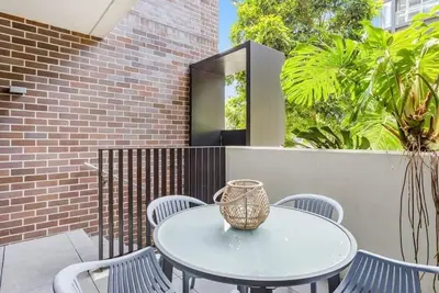 Image de Circle on Cavill - 1 Bedroom + Study Hinterland