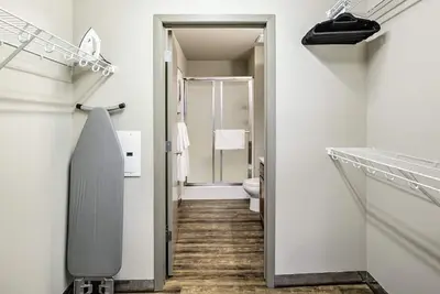Image de Landing at Tiptop - 2 Bedrooms in Jefferson Square