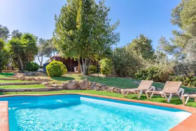 Image de Casa Mokki avec piscine privée, bain à remous et vue sur le parc du Garraf