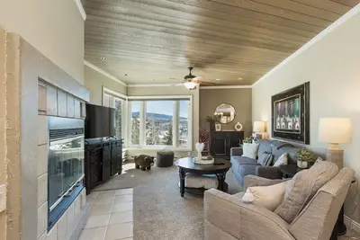 Image de Remodeled Eolus Ski in/Ski Out condo - Slope & Mountain Views - Deck