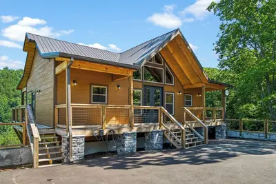 Image de Newly Built 2024 Lux 3-Bedroom Cabin w\/Game Room!