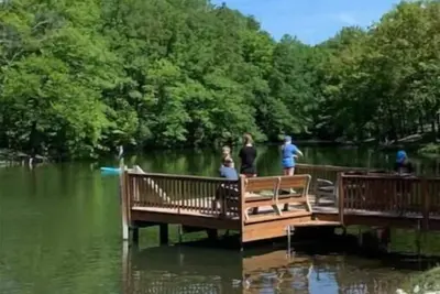 Image de One minute to beach/fishing lake! Knotty but Nice-sleeps upto 6-Pet/Kid Friendly
