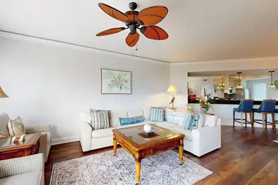 Nicely Decorated One Bedroom Ocean View Windsor Place Condominium!