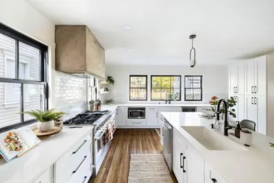 Image de PickleBallCt/HotTub/Walk to Bottleworks Retreat