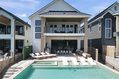 Image de The Enclave | Kid's Play Zone | Game Room | Infinity Pool + Spa | 9 Mi to Winery