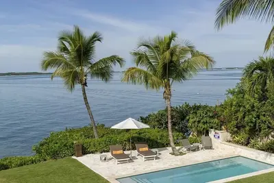 Image de Beehive Harbour Island. A Luxury Dream World on the Bay. Private dock and pool.