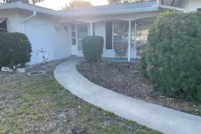 Image de Serene Lakeside Home Near Beach