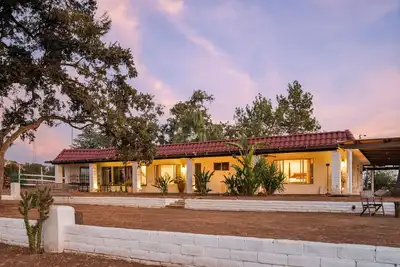 Image de 4 Beds, 2Bath in the beautiful Wine Country Hills 1hr from San Diego.