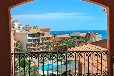 Image de Penthouse. Sleeps 8. Ocean front resort. 5 Diamond property.