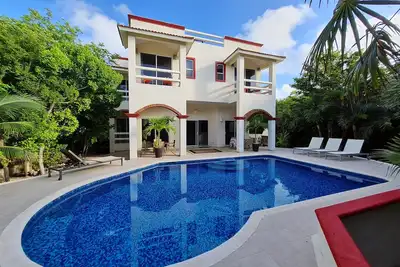 Villa Arrecife - Beautiful Villa Sleeps 14 with Private Pool