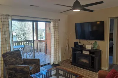 Image de Tiffany's Corner~ Walk-In Level~ 3 Pools & Hottub