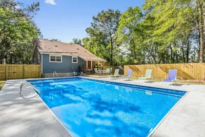 Image de Cozy Home w/ Pool near Beaches Sleeps 8