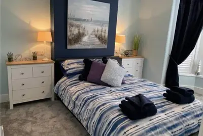 Image de Ground floor 2 bedroom apartment with parking just 60 seconds to the seafront