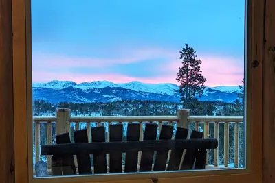 Image de New Log Home, Stunning Rocky Mtn Views, Large Hot Tub!