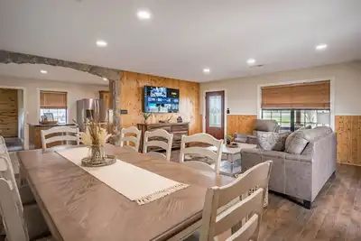 Image de 3 Bedroom House w/ Outdoor Entertainment Area & Horse Accommodations