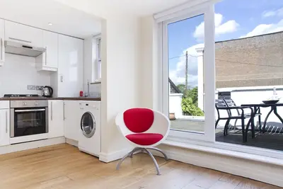 Image de King St-Famille-Appartement-Sdb privée-Vue sur Jardin