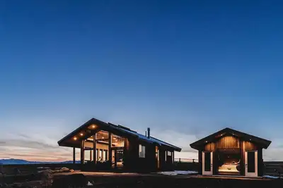 Image de Enjoy the peace and tranquillity of the Mission Mountains in this brand new modern space