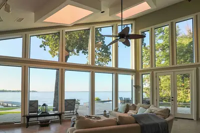 Image de Lakefront Private Beach Luxury Home on Cedar Creek Lake