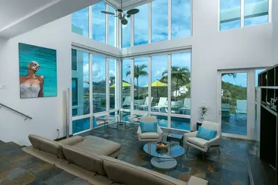 Image de Ultra Modern 5 bedroom Home, appeared on House Hunters International