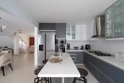 Image de Beautiful beach and countryside house, parties and events