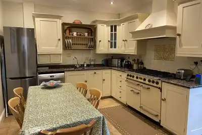 Image de Characterful detached home, walking distance from water, town centre, station