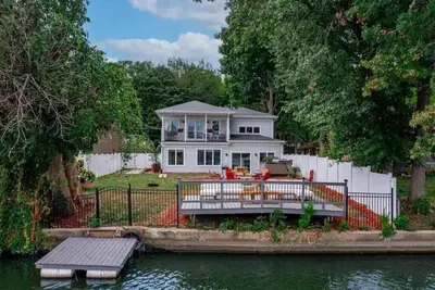 Image de Relaxing Riverside Stay w HotTub