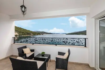 Image de Appartement confortable de 3 chambres à.