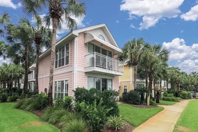 Image de Pink Beach View Entire Home - Top & Bottom Units - 3 Min Walk to Beach