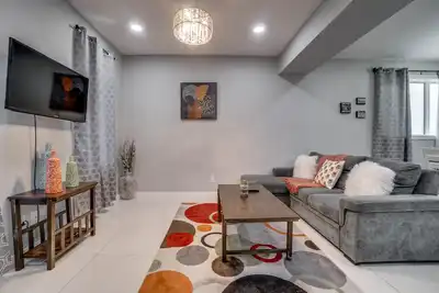 Image de Gorgeous & Very Clean home 3 min to Roger's Place, Downtown location