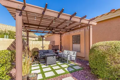 Image de Comfortable Contemporary in Tucson